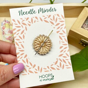 Daisy Magnetic Needle Minder, Wood Floral Needle Nanny, Botanical Needle Knack, Embroidery & Cross Stitch Tool, Sew Notion, Sew Friends Gift image 7