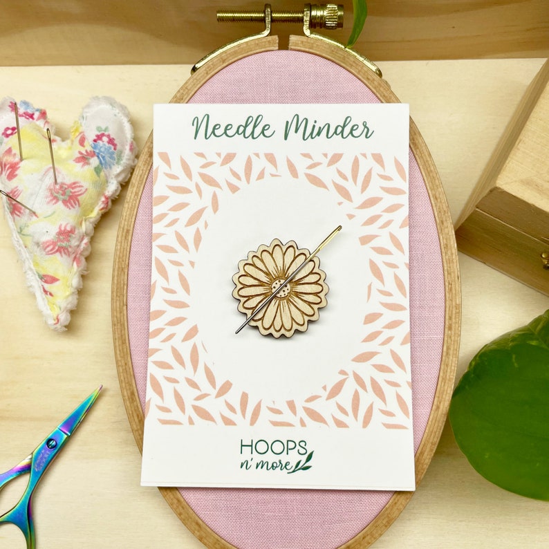 Daisy Magnetic Needle Minder, Wood Floral Needle Nanny, Botanical Needle Knack, Embroidery & Cross Stitch Tool, Sew Notion, Sew Friends Gift image 9