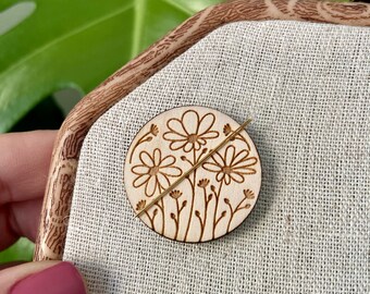 Floral Wooden Needle Minder: Embroidery Accessory