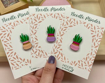 Sukkulenten Needle Minder: Handbemalter Stickmagnet aus Holz