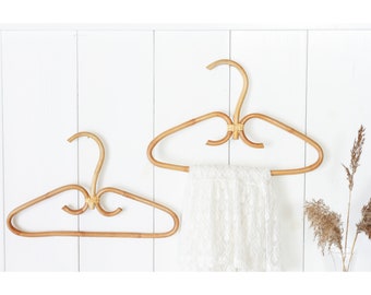 Mid Century Rattan Bambus 2 Stück Set Kleiderbügel Aufhänger Garderoben Bügel Schlafzimmer Kleiderschrank Vintage Retro Boho Skandi Scandi