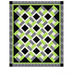 K&ouml;nnte beinhalten: Ein Patchwork-Quilt mit geometrischem Design. Der Quilt zeigt ein Muster aus schwarzen, grauen und lindgr&uuml;nen Rauten und Rechtecken. Der Quilt misst 135 cm x 165 cm. Der Text "PATCHWORK" steht oben.