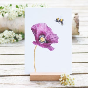 Karte / Kunstdruck /Grußkarte mit leuchtender Blume und Hummel auf feinstem Cotton-Papier Mohn Garten Botanik