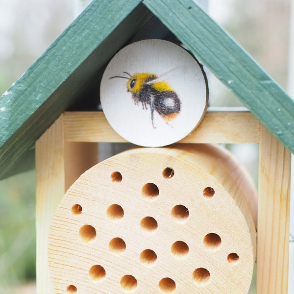 Bienenhotel / Insektenhaus mit handgemalter Wildbiene -  Biene Hummel handmade Nisthilfe Bienenhaus