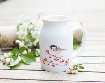 Milchkännchen / Vase mit Tannenmeise und Beeren, 450ml, Kanne, Geschenk Geschenkidee Helle Tage Vintage Deko Tischdeko