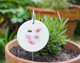 Pendant/flowerbed marker made of ceramic, country house style, handmade, "Cosmea and bumblebee", door wreath, window decoration, gift,