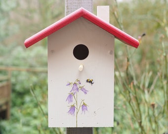 Caja nido / casita para pájaros con campanilla y abejorro, pintada a mano, perfecta para pequeños pájaros de jardín, regalo, decoración de jardín