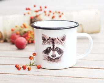 Tasse Emaille mit Namen personalisierbar  "Kleiner Waschbär" Geschenkidee Helle Tage  Camping Freundin Mama