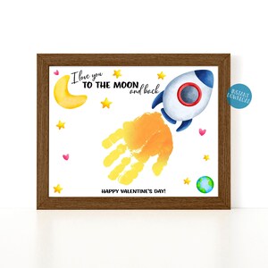 Tarjeta imprimible para el día de San Valentín, te amo hasta la luna y más allá, manualidad con huellas de manos para niños, kit de manualidades para niños, regalo de recuerdo para el día de San Valentín