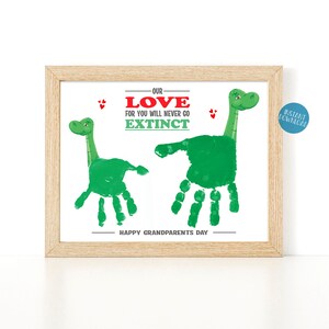 Arte con huellas de manos de dinosaurios para el Día de los Abuelos, Tarjeta imprimible para el Día de los Abuelos, Proyecto de manualidades con huellas de manos para niños, Manualidades para niños DIY, Nuestro amor extinto