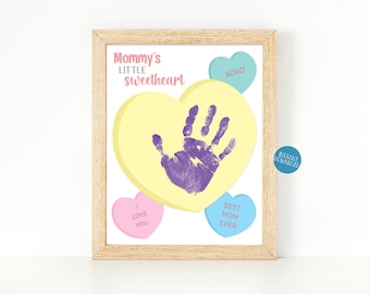 Arte con huellas de manos para San Valentín, manualidades con huellas de manos de bebé para mamá, manualidades con huellas de manos para niños, recuerdos de San Valentín, actividades de San Valentín con huellas de manos.