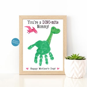 Arte de huellas de dinosaurio para mamá, tarjeta del Día de la Madre, manualidades para niños, mamá Dinomite, huellas de manos para niños, manualidad de recuerdo del Día de la Madre, regalo de bebé