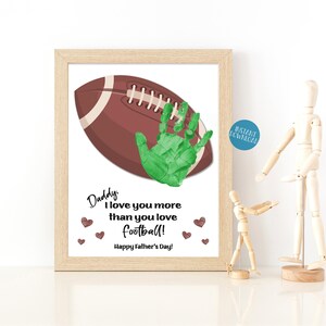 Proyecto de arte con huella de mano de fútbol para el Día del Padre, regalo de fútbol para papá, manualidad para niños, te amo más que al fútbol, tarjeta para el Día del Padre deportivo