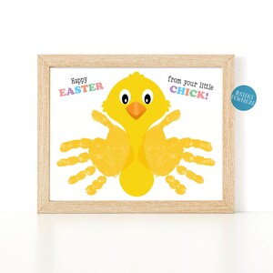 Progetto artistico con impronte di mani di pulcino pasquale, ricordo di impronte di mani pasquali, lavoretti per neonati di Pasqua, lavoretti fai da te per bambini, biglietto di auguri di Pasqua, lavoretti con impronte di mani per bambini piccoli