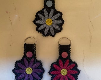 Daisy keychain