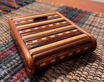 Vintage roll top wood inlay case with pyramid design - Rolling lid - Very unique item