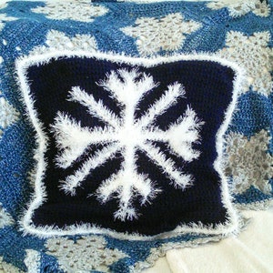 Christmas Crochet Cushion, Holiday Crochet Pillow, Christmas Decor, Winter Crochet, Winter Decor, Holidy Decor, Snowflake, Snowflake crochet image 6