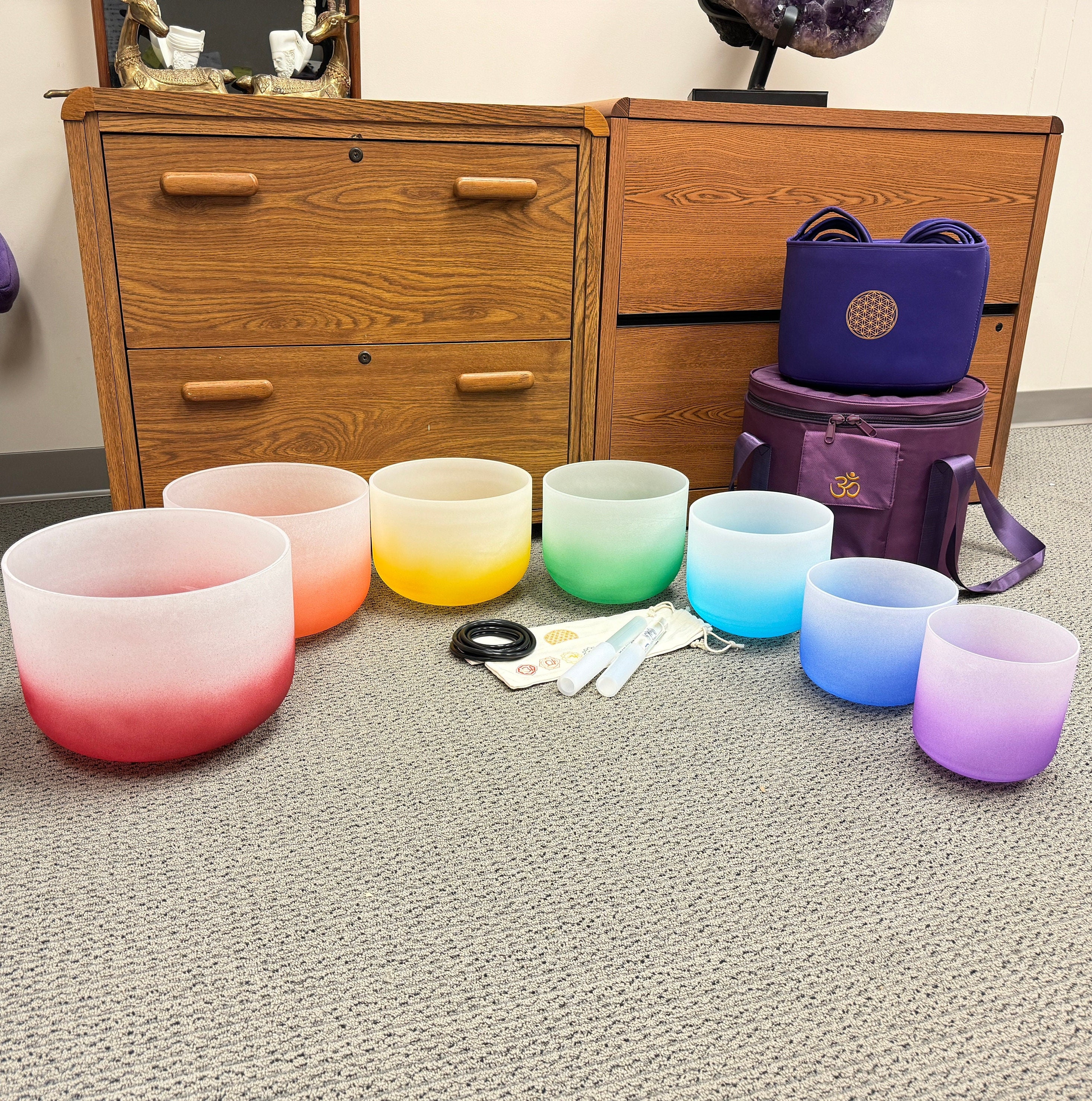 432HZ Gradient Perfect Pitch HandCrafted 6-12 Inch Crystal singing bowls set 7 Chakra with 7 notes come with outdoor bags and crystal mallet