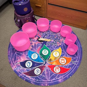 Juego de cuencos tibetanos de cristal rosa de 432 Hz, 7 chakras, con mazos y tapete