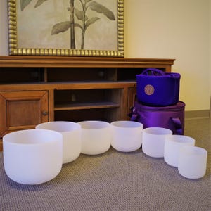 432hz / 440hz Perfekte Tonhöhe Hand gefertigte 6-30 cm Kristallklangschale, 6 + 8 + 10 + 12 Zoll Set, 7 + 9 + 11 Zoll Set, 7 chakra, farbige Set Schale