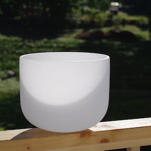 Chakra 7 pouces Crystal Singing Bowl Meditation Bowls avec un maillet &anneau en caoutchouc, Son de guérison résonnant tous faits à la main et des notes personnalisées