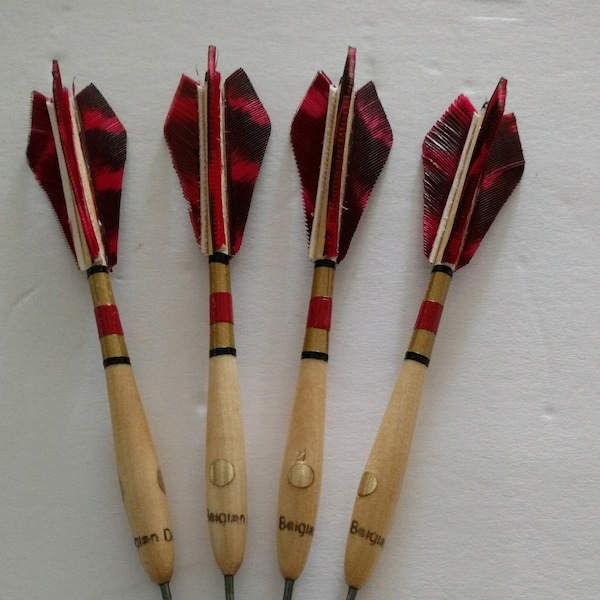 Belgian darts set Red Natural-barred feathers