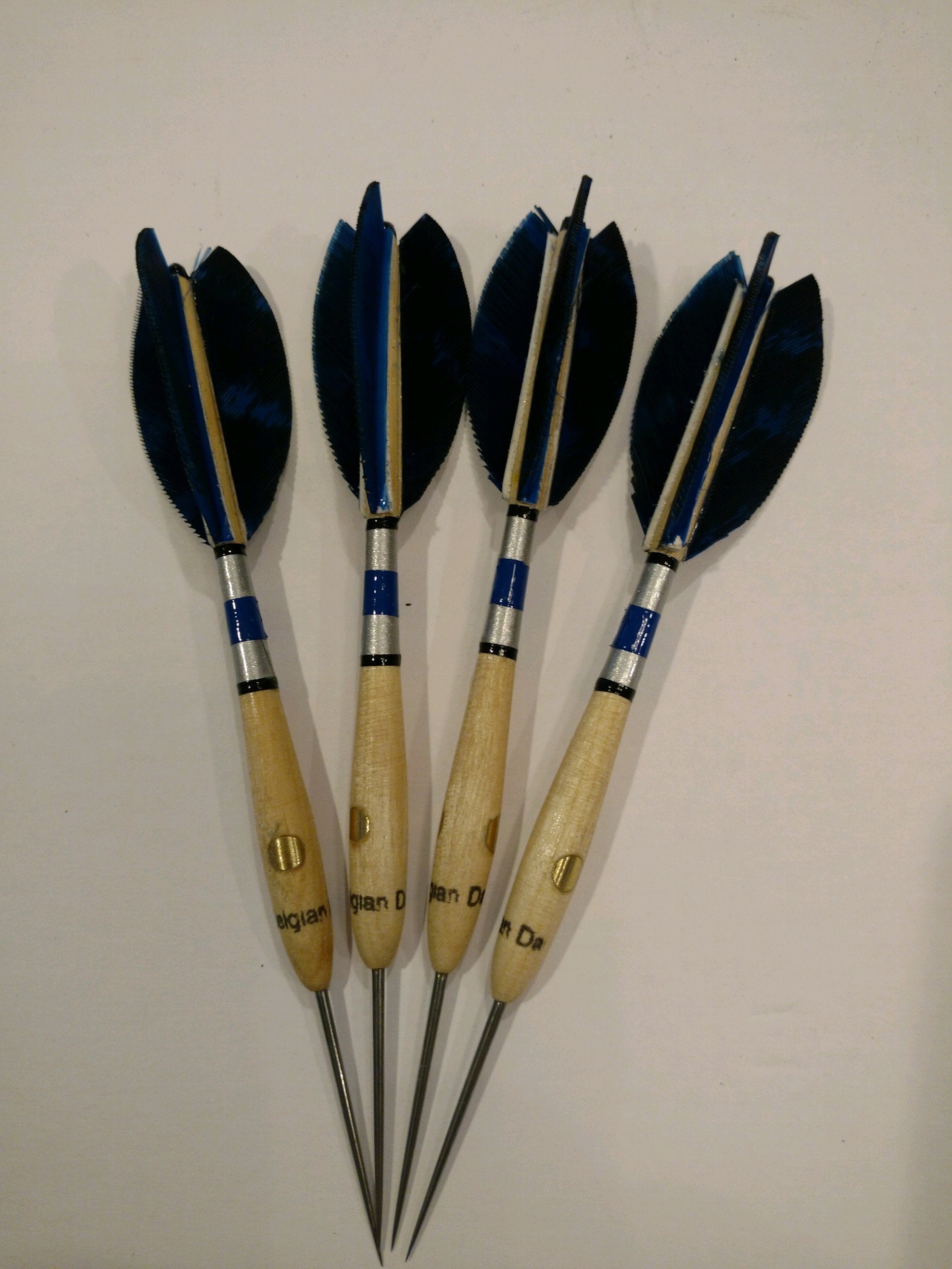 forholdet kommando Tentacle Belgian Darts Set Royal Blue Natural-barred Feathers - Etsy