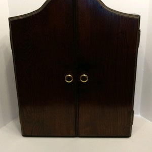 Dart Cabinet-Mahonie Beits