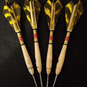 Belgian darts set(4) Golden Yellow Natural-barred feathers