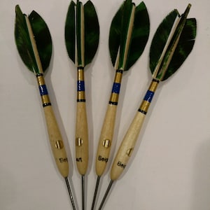 Belgian darts set Emerald green Natural-barred feathers