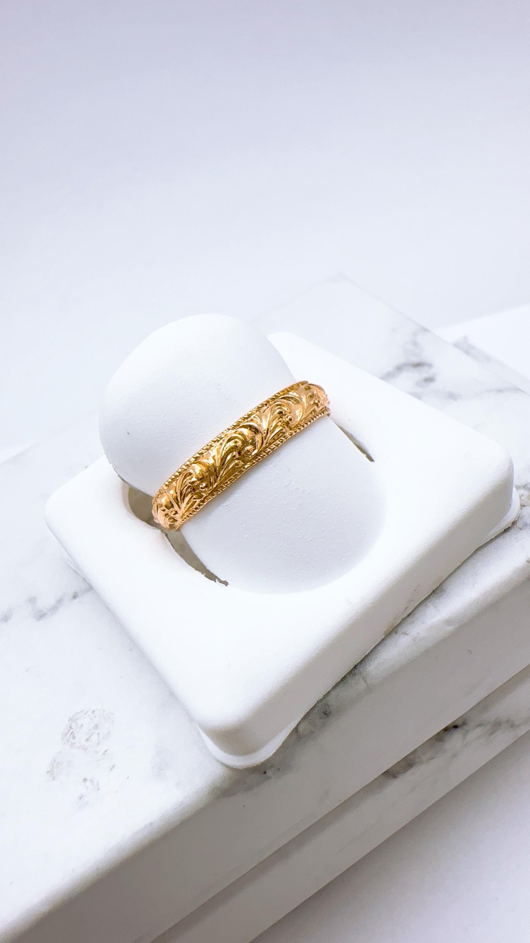 Ring Aus Gelb- Und Weißgold Mit Gewinde