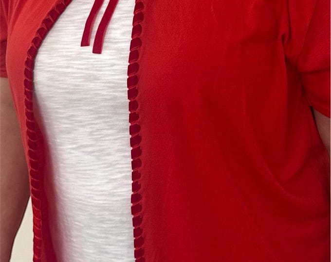 Featured listing image: T-Shirt Outer Layer With Opening in the Front to the Neck with Bows