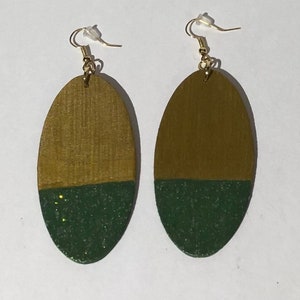 Wooden oval earrings green and gold