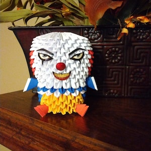 Handgemachter 3D Horror Clown Origami, Custom Paper Scary Figur, Halloween Geschenk, Detaillierte Papierkunst für Horror Fans, gruseliges Dekor, Sammler