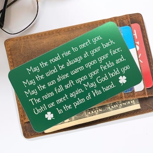 Bendición irlandesa / Que el camino se eleve para encontrarte / Inserto de tarjeta de billetera grabado personalizado / Recuerdo de buena suerte / Regalo de graduación / Inspirador