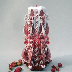 Burgundy color carved candle Birthday gift for women, sister and mom. Modern candle image 3