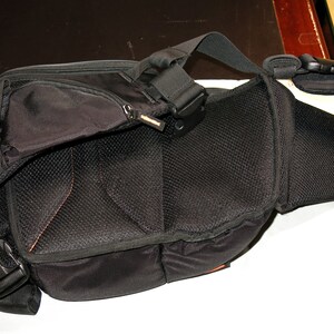 Case Logic SLRC-205 SLR black camera sling image 2