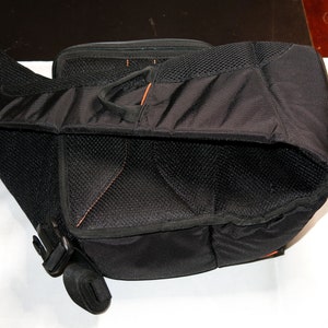 Case Logic SLRC-205 SLR black camera sling image 3