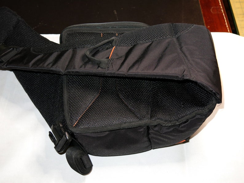 Case Logic SLRC-205 SLR black camera sling image 3