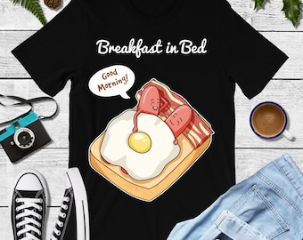 Desayuno en cama, camiseta, camiseta de comida divertida, camisa foodie, camiseta Foodie, bed and breakfast, salchicha divertida, camisa de huevo