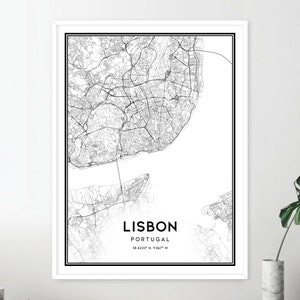 K&ouml;nnte beinhalten: Schwarz-wei&szlig; Stadtplan-Druck von Lissabon, Portugal mit dem Stadtnamen und den Koordinaten unten rechts.