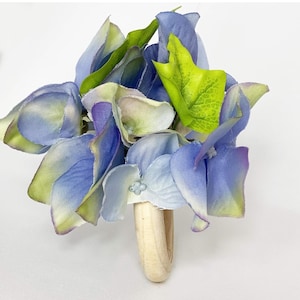 Napkin Rings//Blue Flower Napkin Rings//Blue Hydrangea Napkin Ring with Natural Wood Hoop //Weddings & Spring //Set of 4