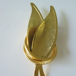 Vintage MCM Brushed Goldtone Double Leaf in Rings Brooch, Lapel/Scarf Pin