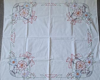 ハンドメイド　花柄刺繍　 大判テーブルクロス　新品未使用148×144cm ヴィンテージ 手作り 刺繍 コットン テーブルクロス 花柄 32