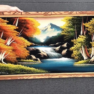 Vintage 70er Jahre Samtbild Berg mystisch Fluss Szene groß gerahmt 25 x 48