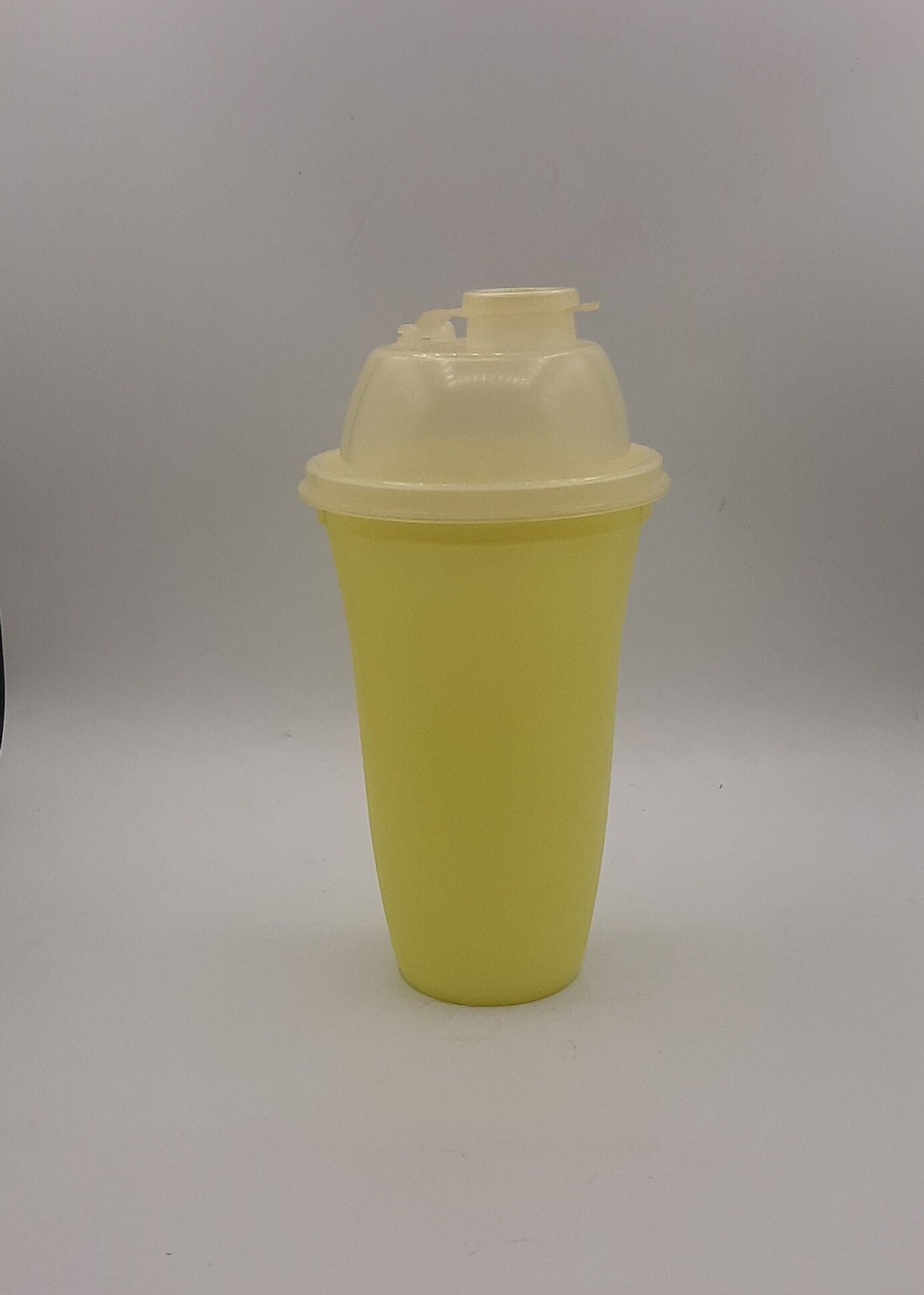 Tupperware Clear Quick Shake Mixer Dressings Gravy Smoothies (16 Oz)