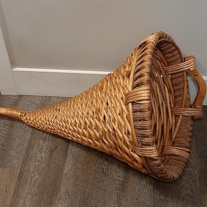 Vintage Wicker Cornucopia Basket / Horn of Plenty - 26&quot; Cute Decor Farmhouse