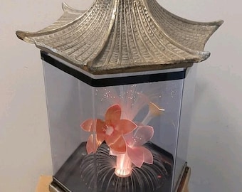 Lámpara de flores vintage de fibra óptica en tono latón, estilo pagoda, 42 cm (16 1/2 pulgadas), giratoria.