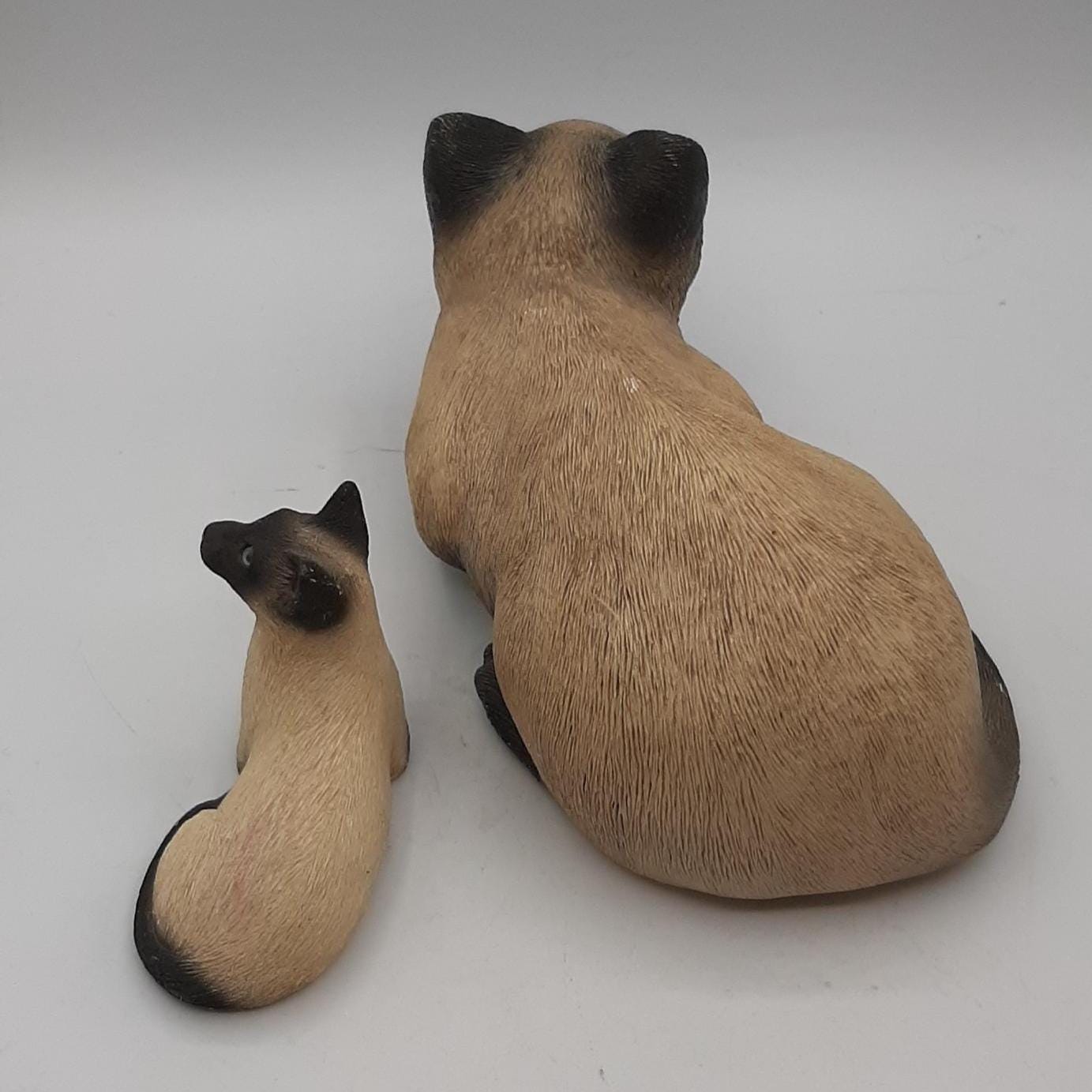 Realistic 1981 Sandicast Siamese Cat Sculpture by Sandra Brue