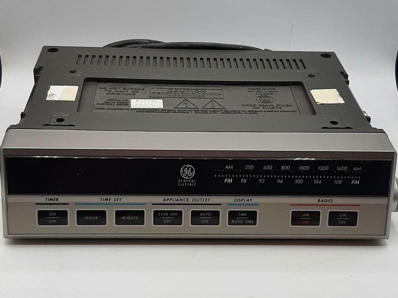Vintage GE General Electric 7-4220 Under Cabinet Spacemaker AM/FM